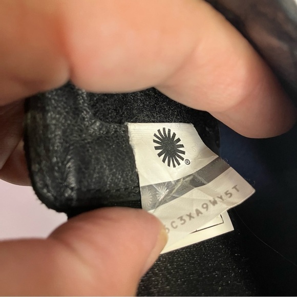 UGG Bonham boots black leather size 8.5 - Picture 4 of 8